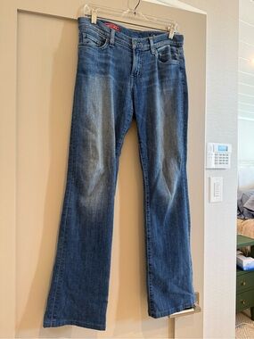 Women's Bootcut Jeans in Medium Blue Wash